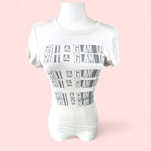 Daydreamer NWT SZ Med cream w gray lettering Grit and Glamour short sleeve‎ tee